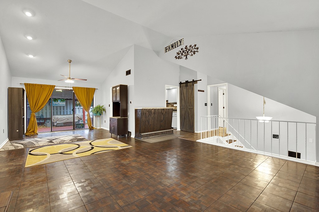 90 Beechwood Dr