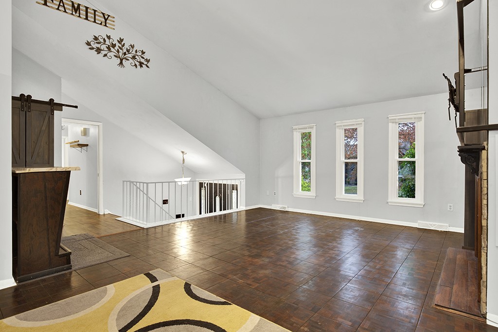 90 Beechwood Dr