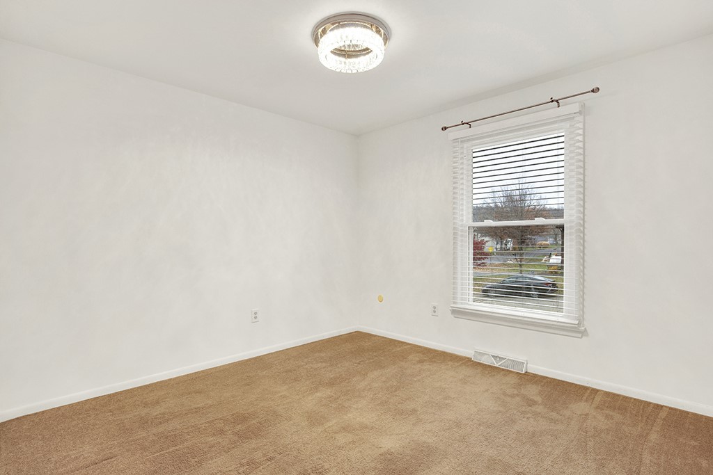 90 Beechwood Dr