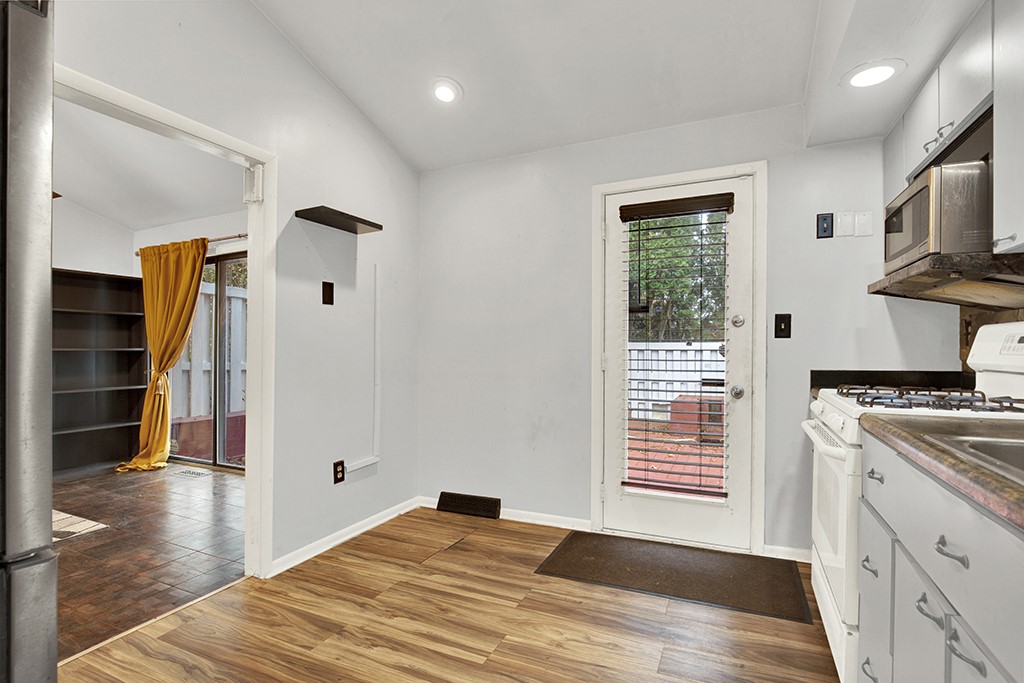 90 Beechwood Dr