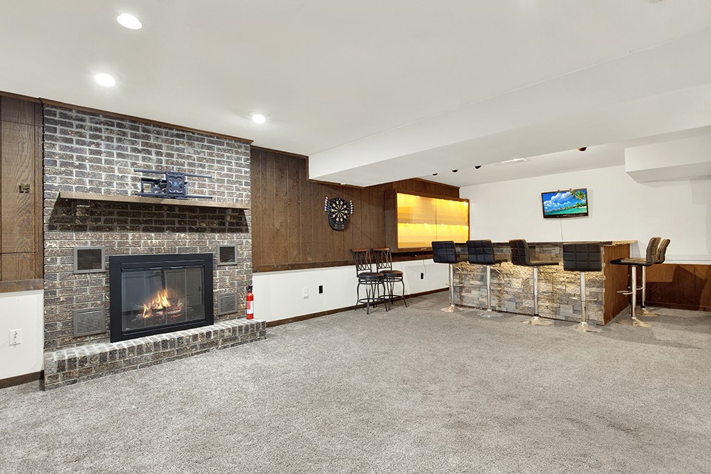 90 Beechwood Dr