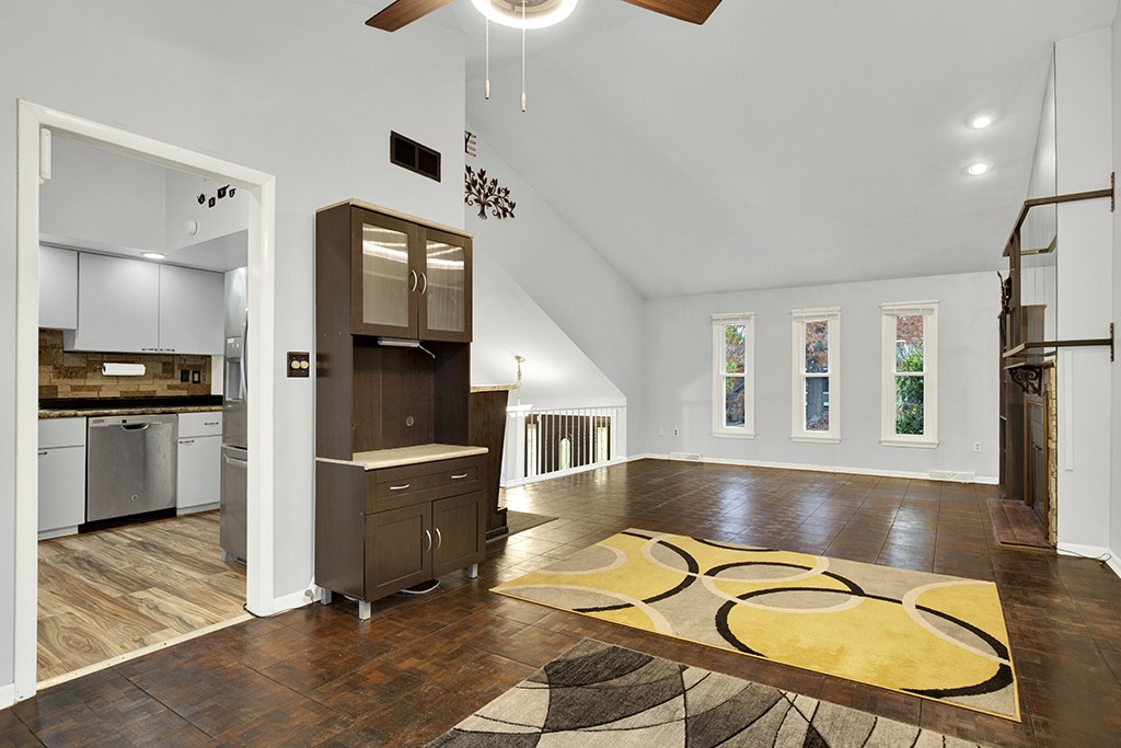 90 Beechwood Dr