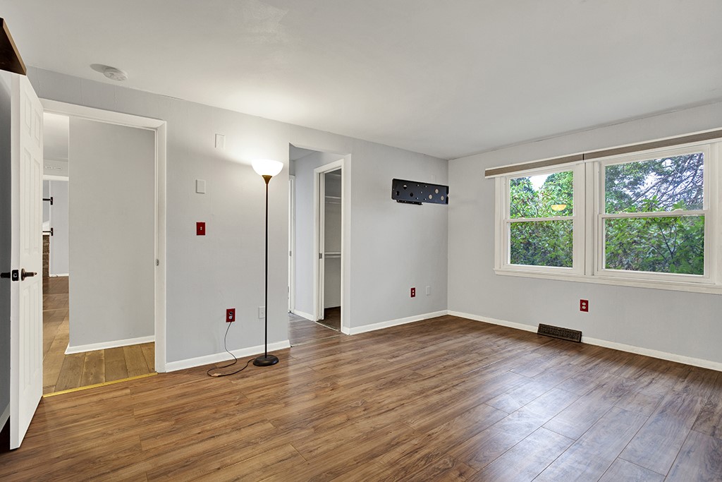 90 Beechwood Dr