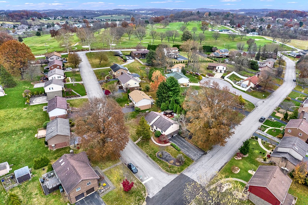 90 Beechwood Dr