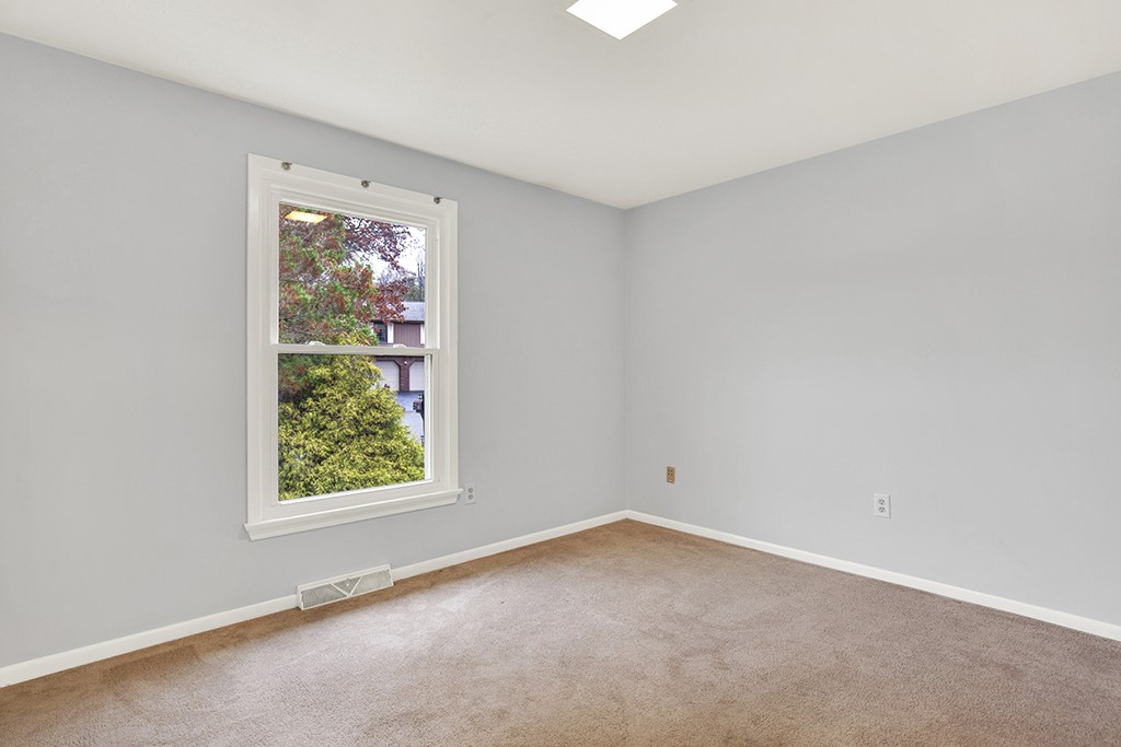 90 Beechwood Dr