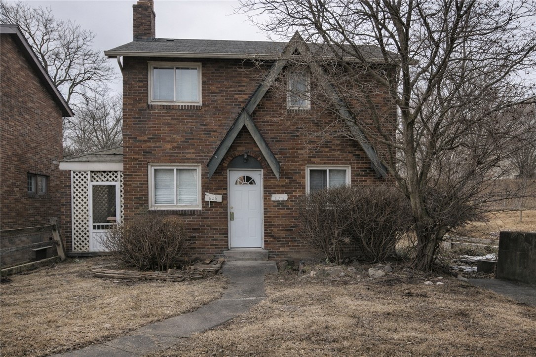 525 James St