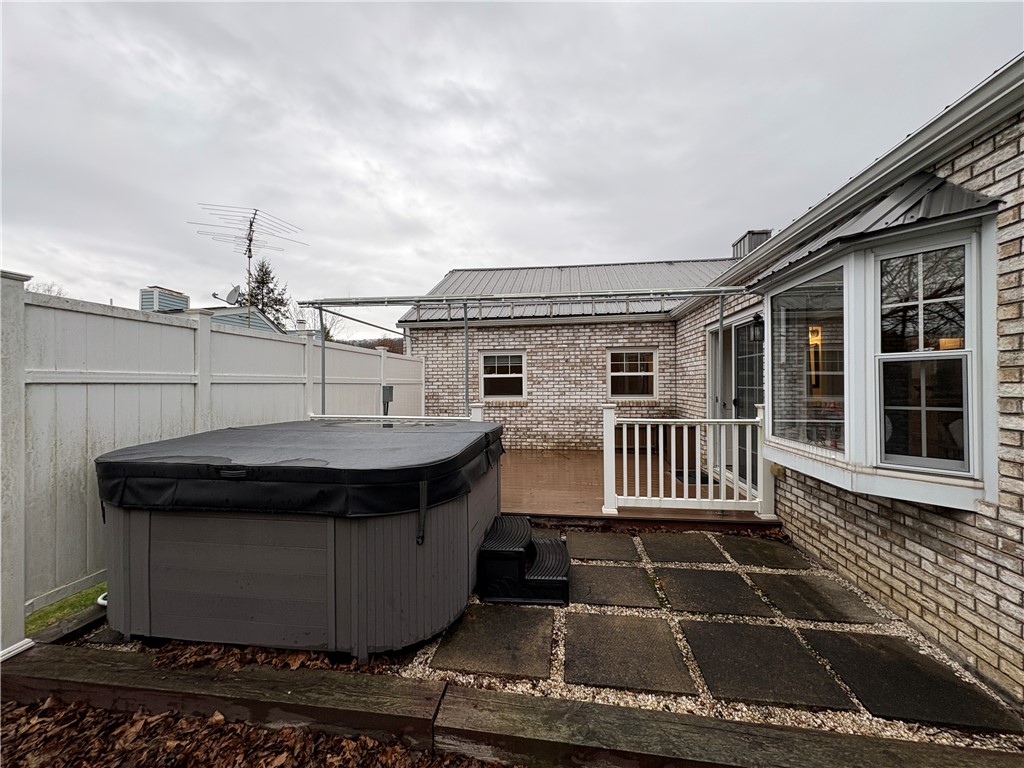 210 Carson St