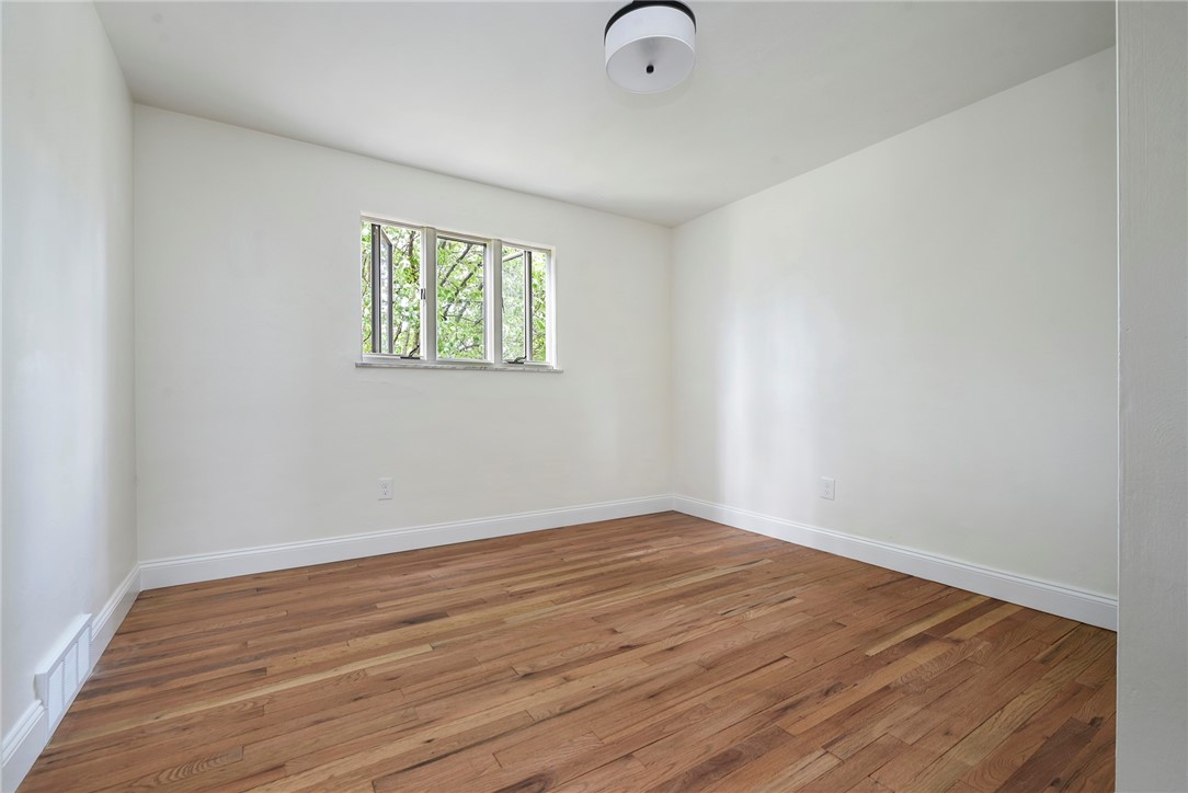 125 Woodgate Rd