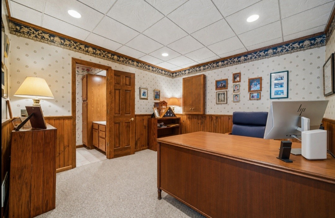 32 Hawthorne Ln