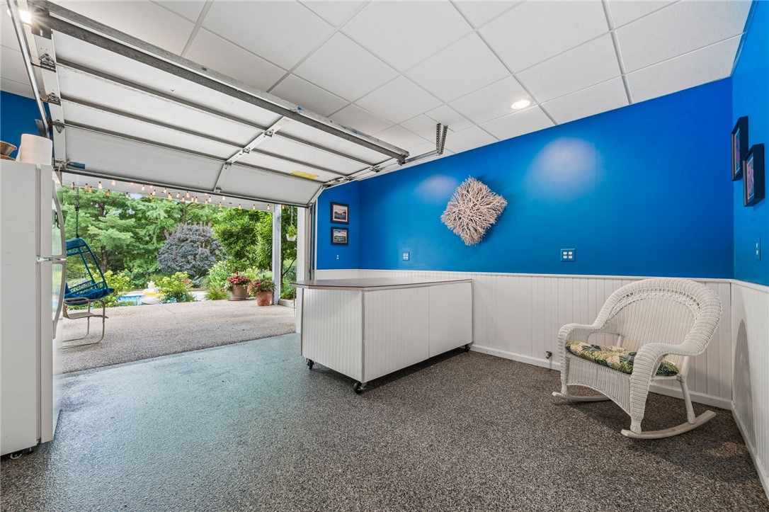 32 Hawthorne Ln