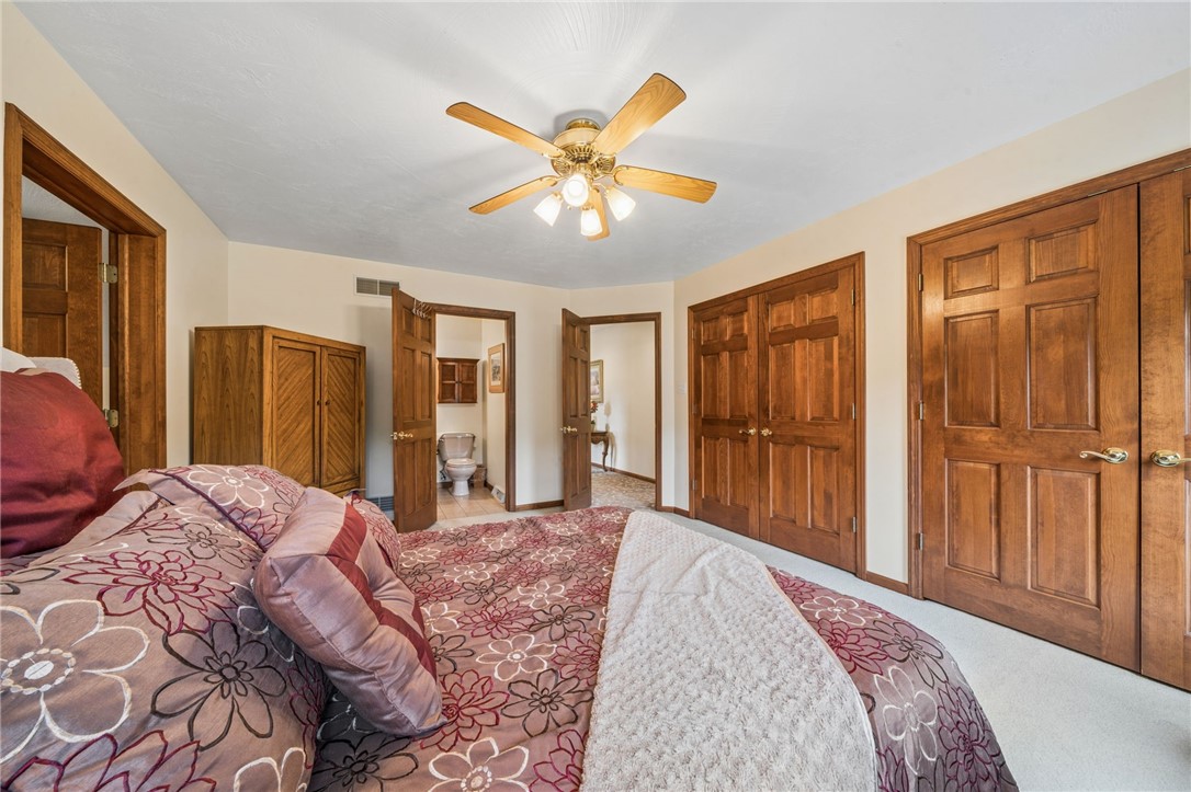 32 Hawthorne Ln