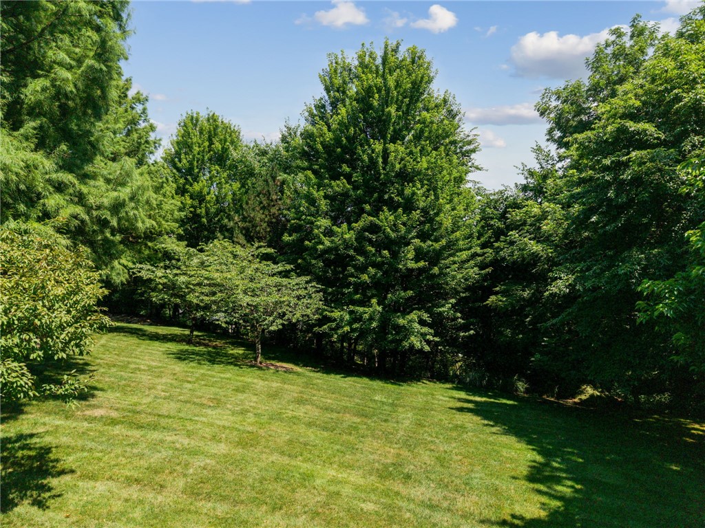 32 Hawthorne Ln