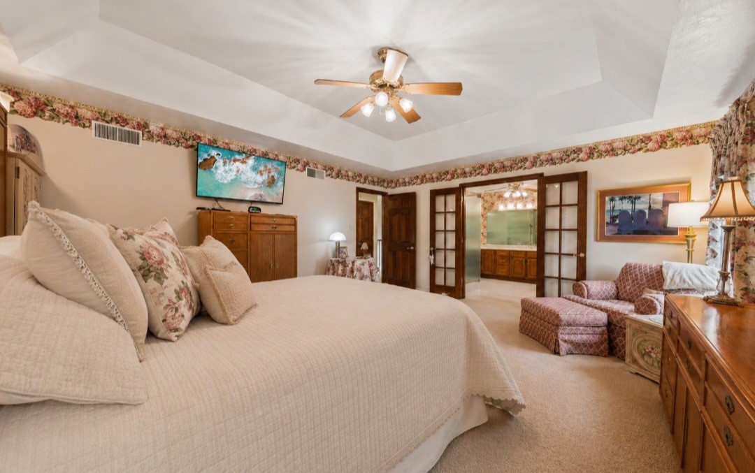 32 Hawthorne Ln