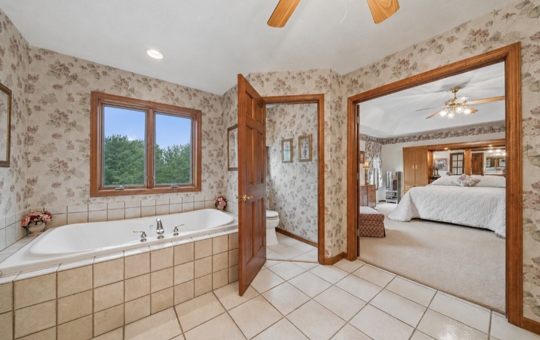 32 Hawthorne Ln