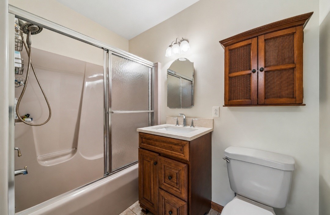 32 Hawthorne Ln