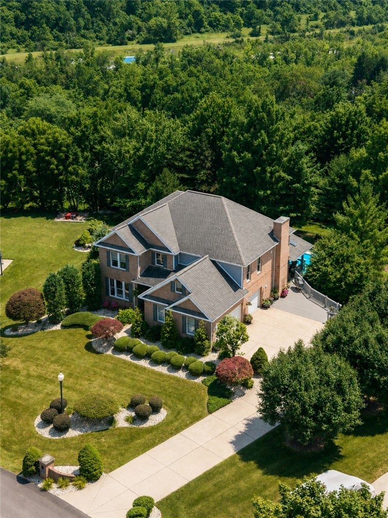 32 Hawthorne Ln