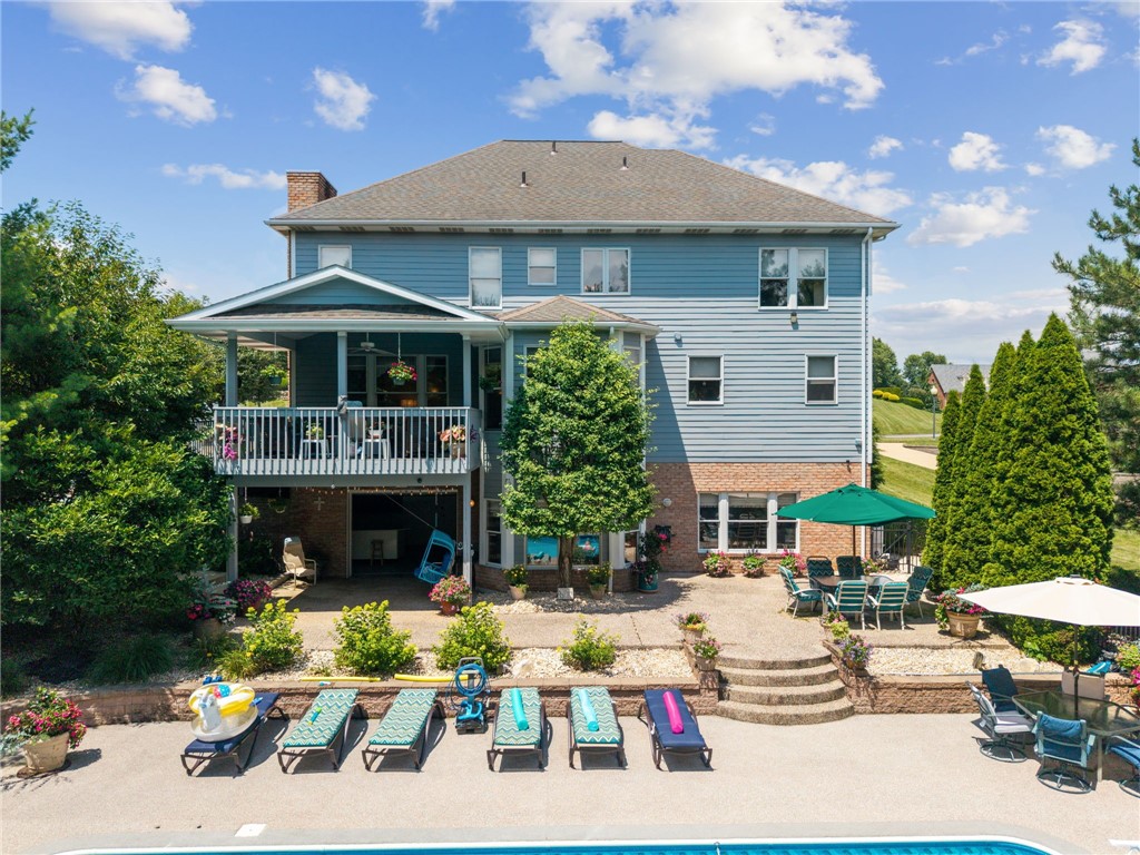 32 Hawthorne Ln