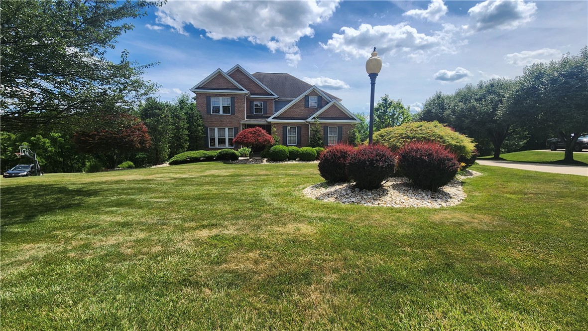 32 Hawthorne Ln