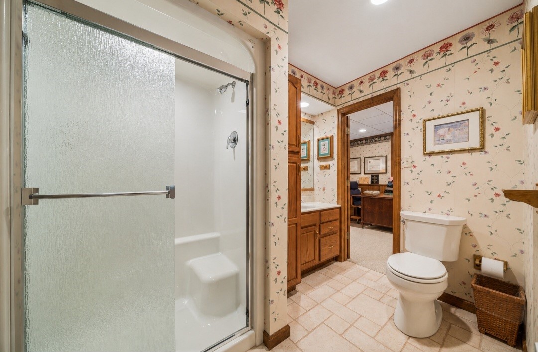 32 Hawthorne Ln