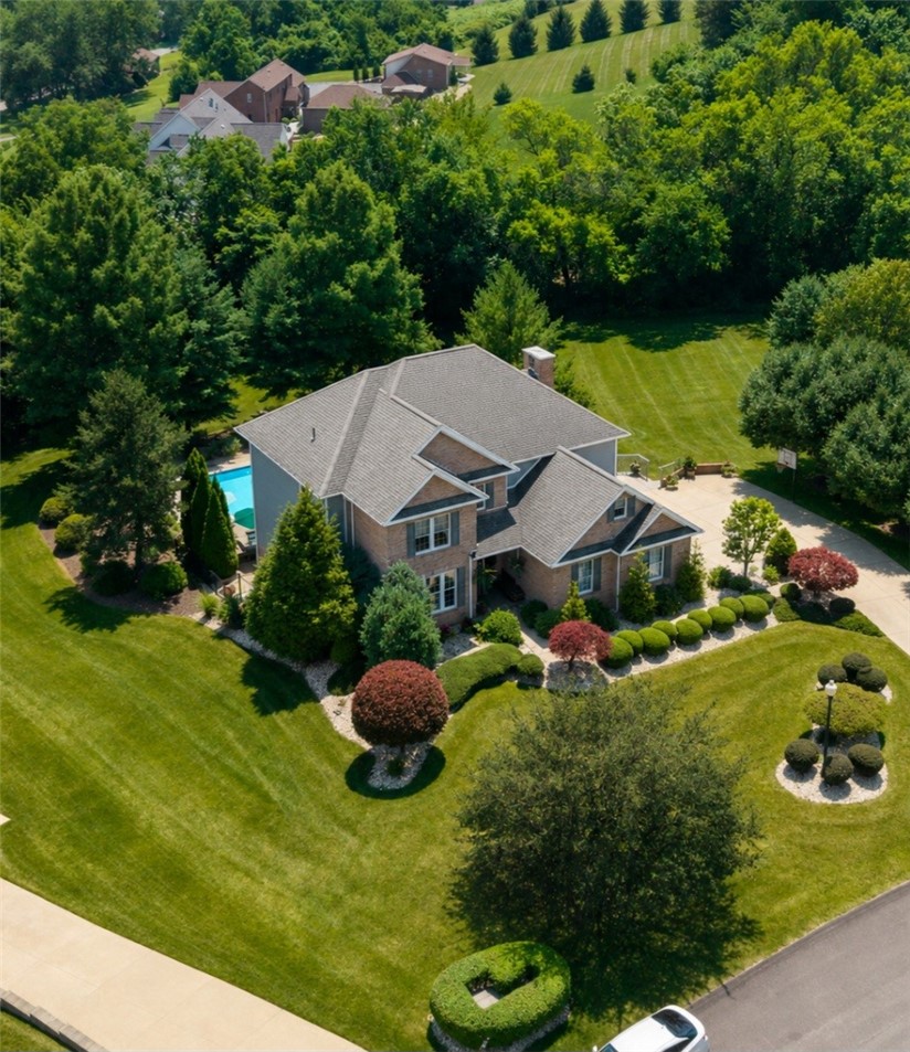 32 Hawthorne Ln