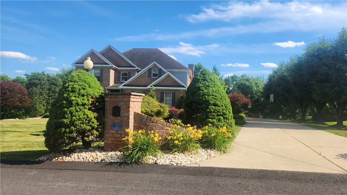 32 Hawthorne Ln