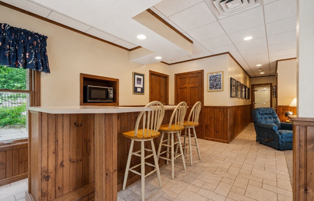 32 Hawthorne Ln