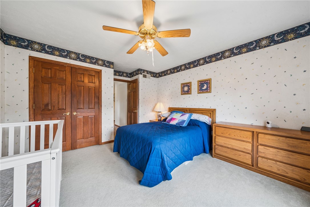 32 Hawthorne Ln