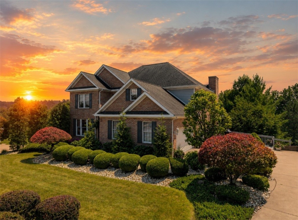 32 Hawthorne Ln