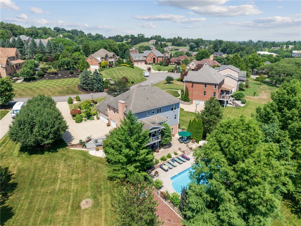 32 Hawthorne Ln