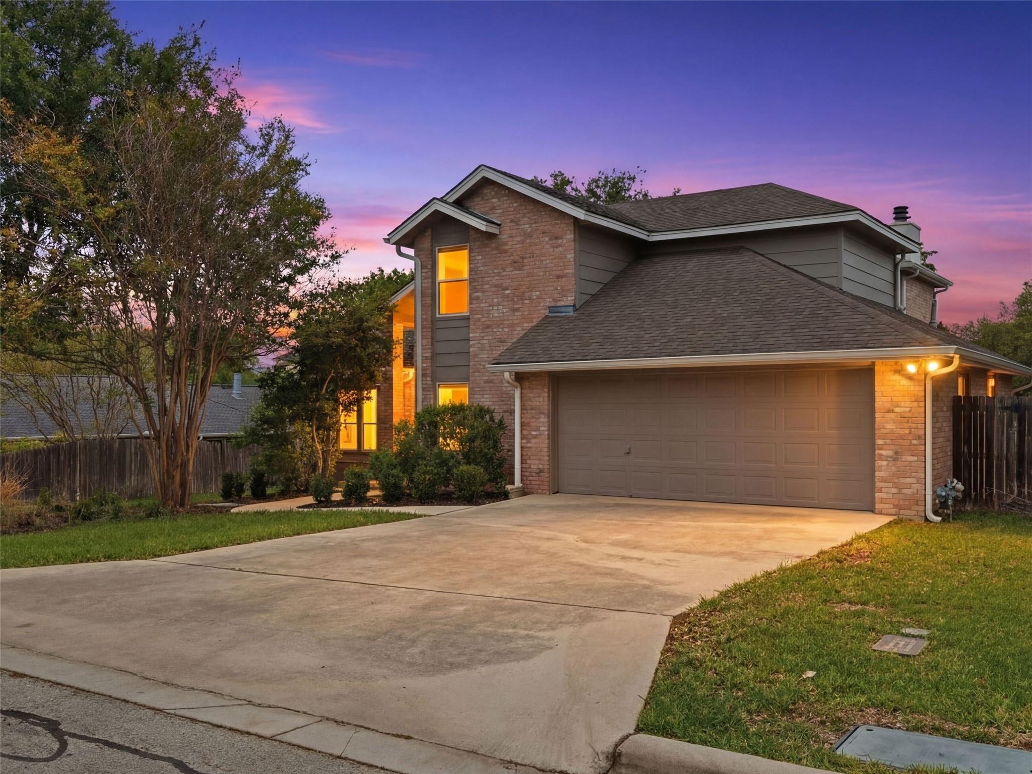 968 Queens DR
