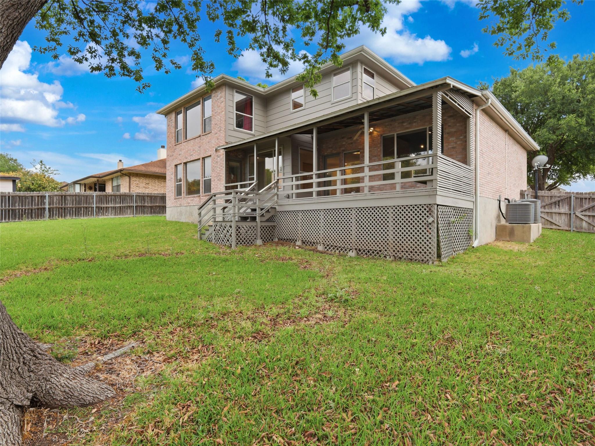 968 Queens DR