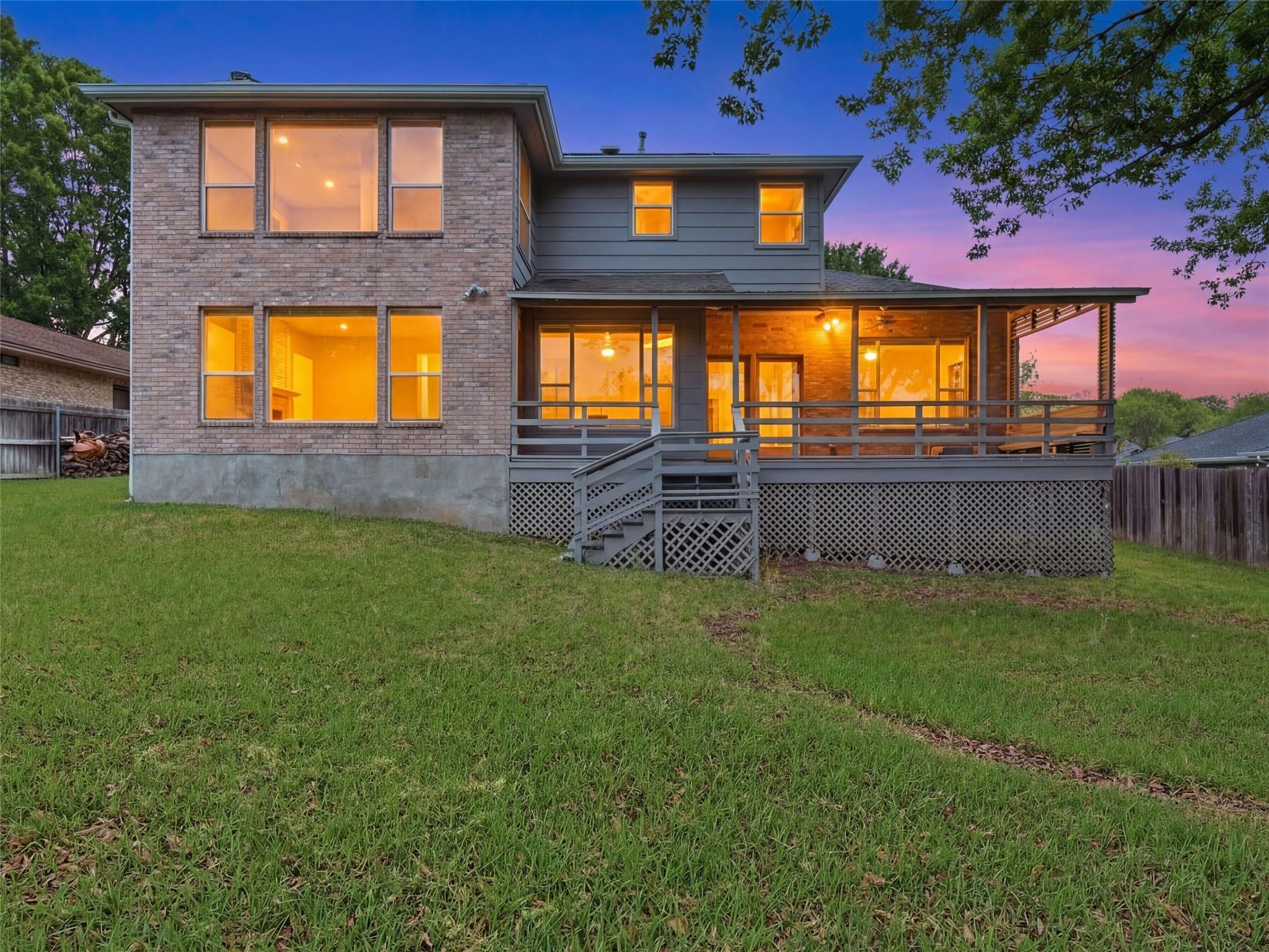 968 Queens DR