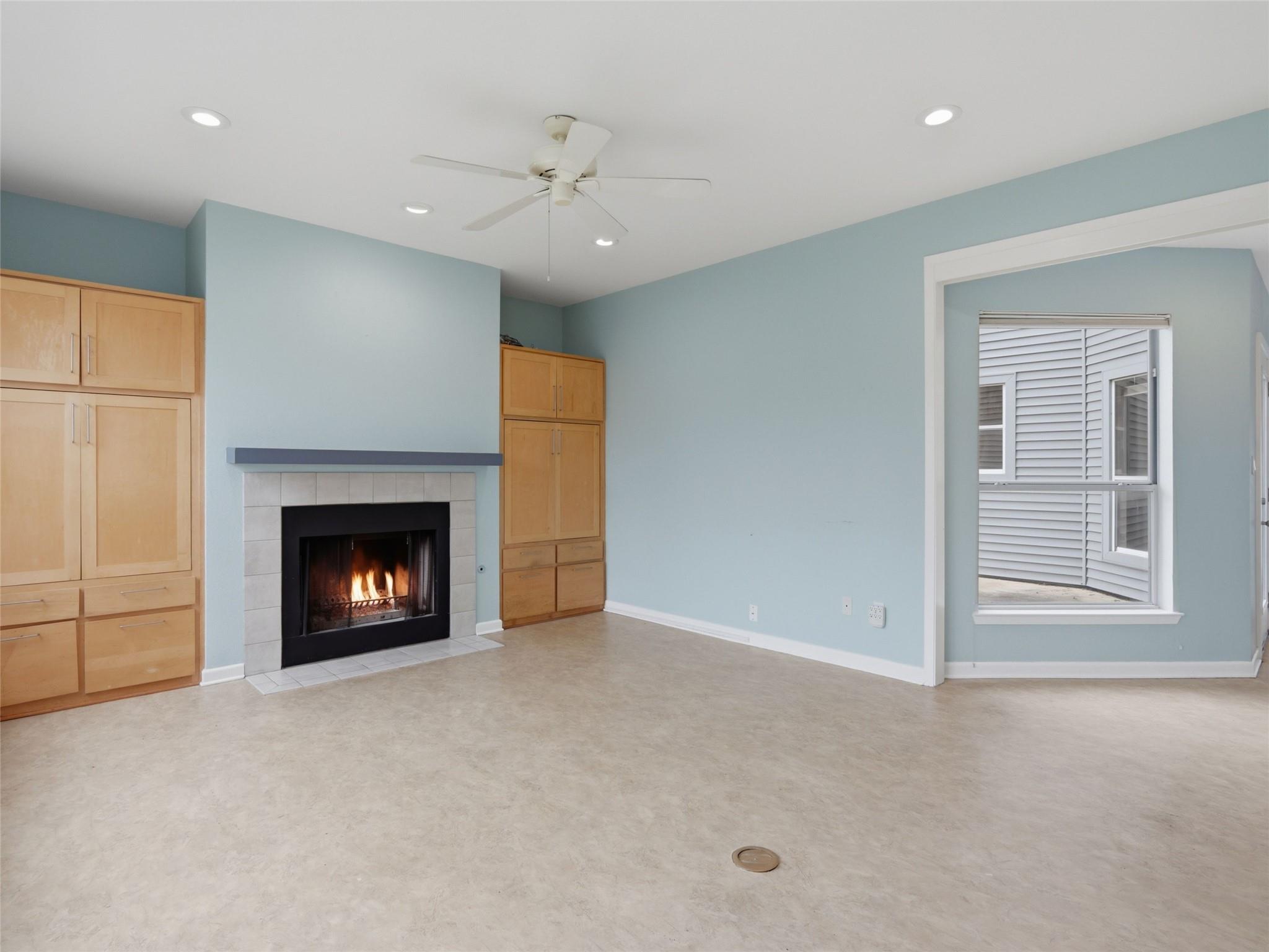 968 Queens DR