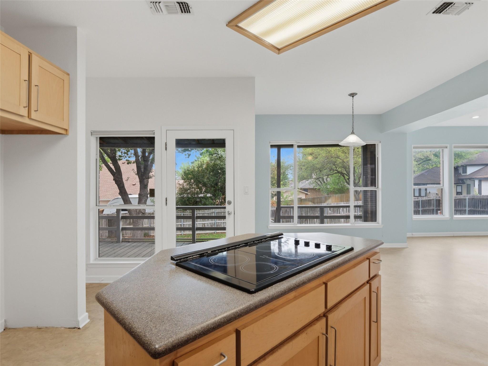 968 Queens DR