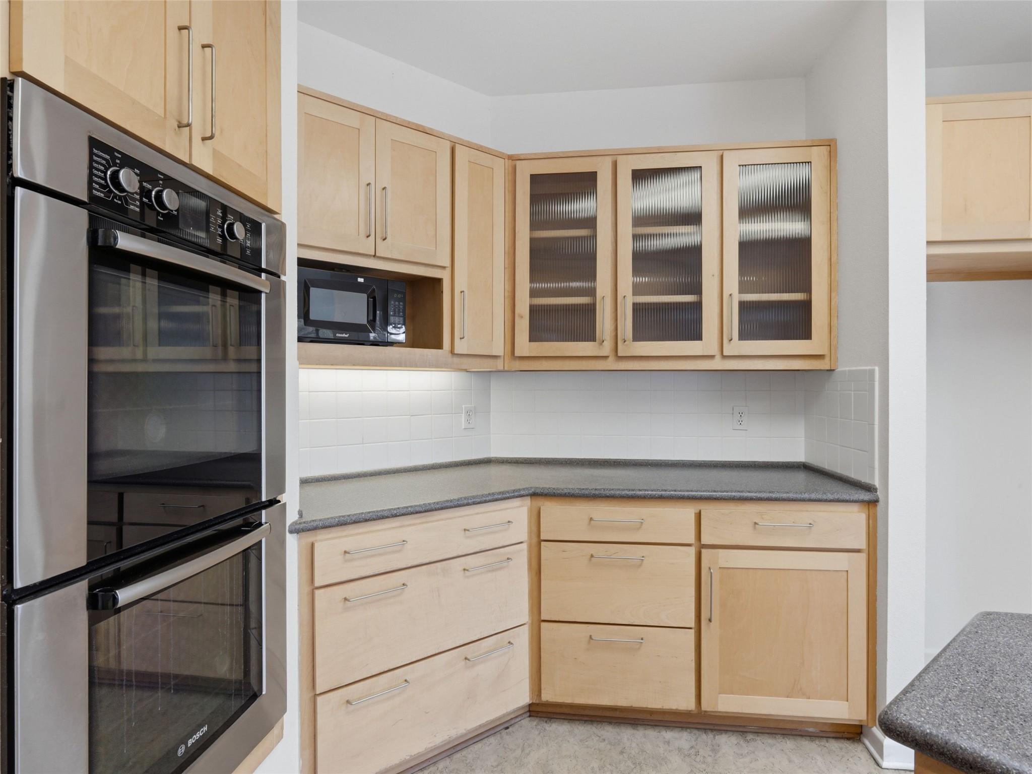 968 Queens DR