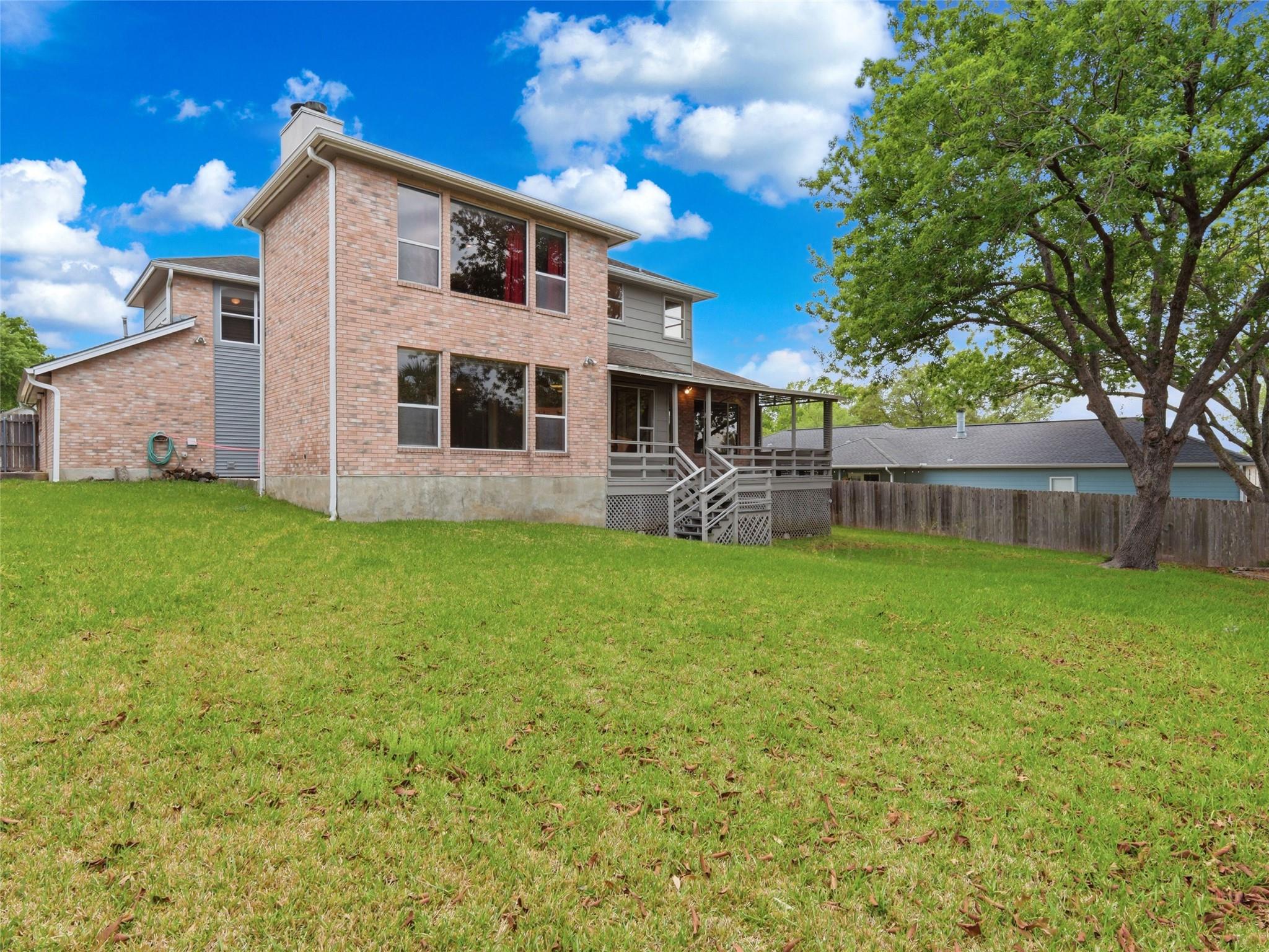 968 Queens DR