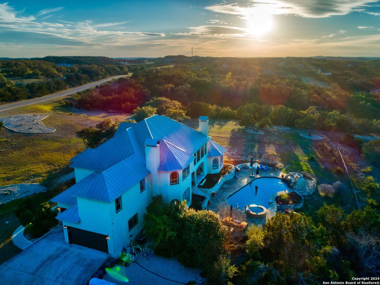 2085 Holland Springs