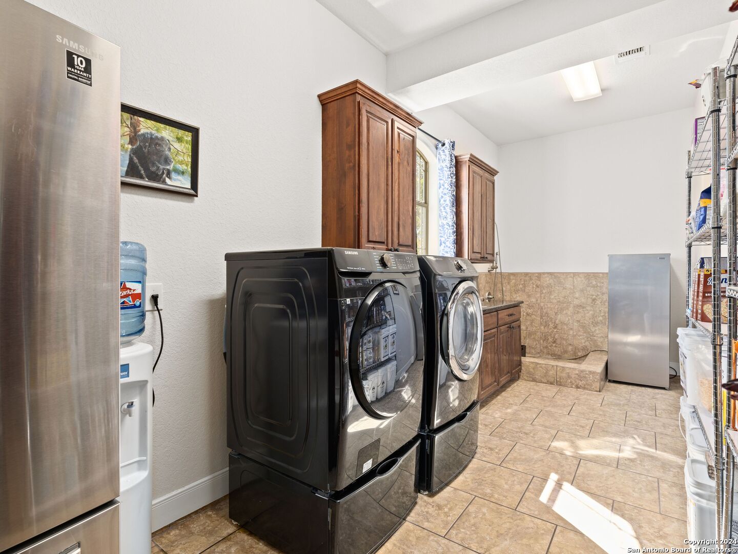 2085 Holland Springs