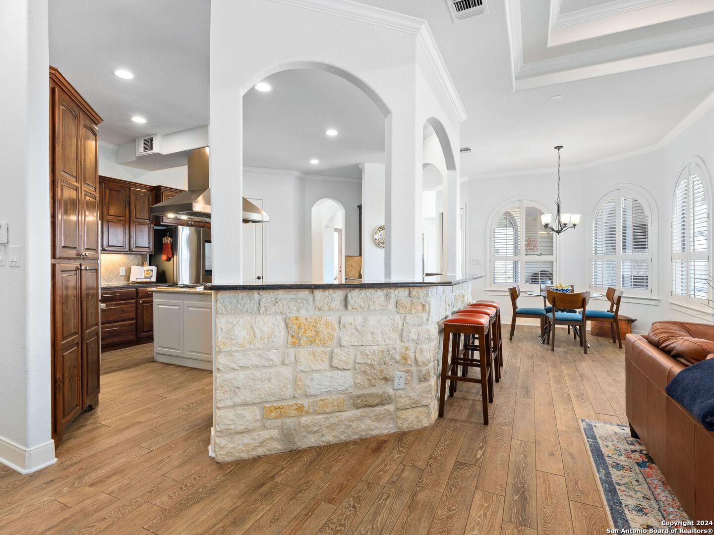 2085 Holland Springs