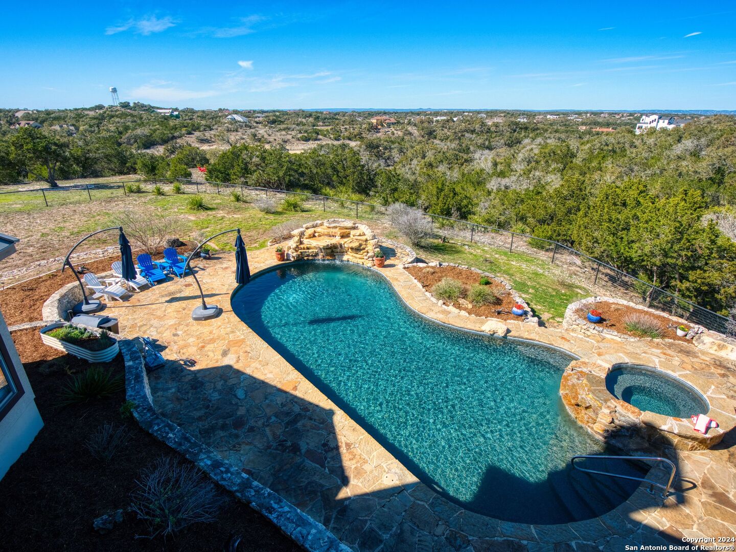 2085 Holland Springs