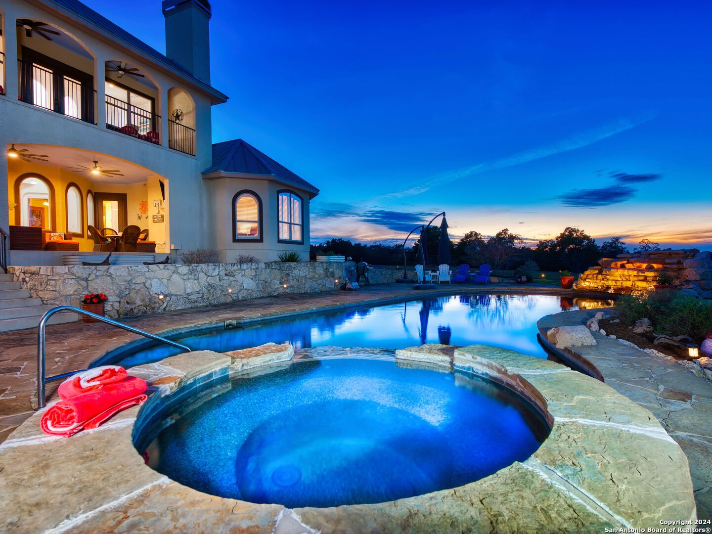 2085 Holland Springs