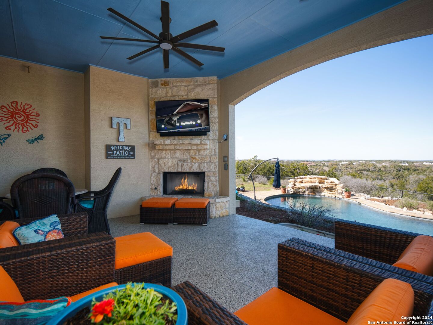 2085 Holland Springs