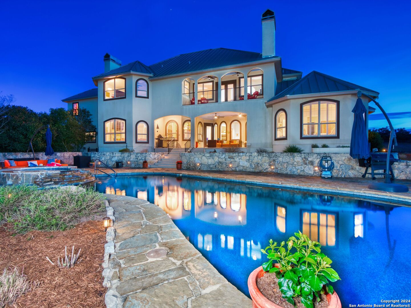 2085 Holland Springs