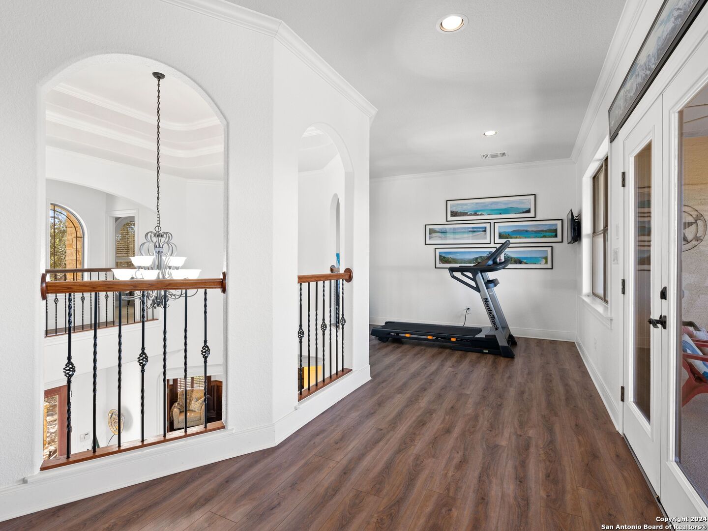 2085 Holland Springs