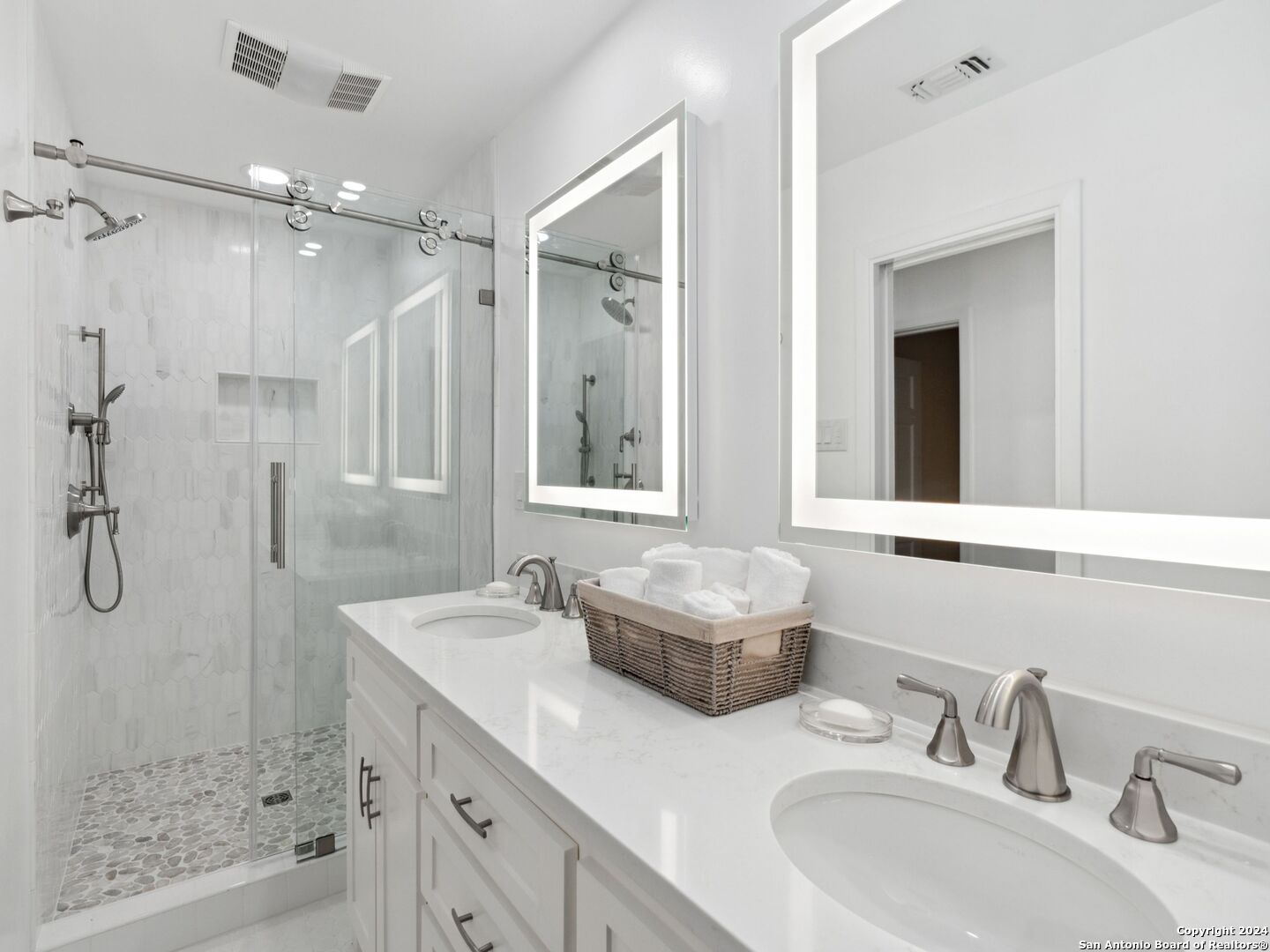 320 LAKEVIEW TER
