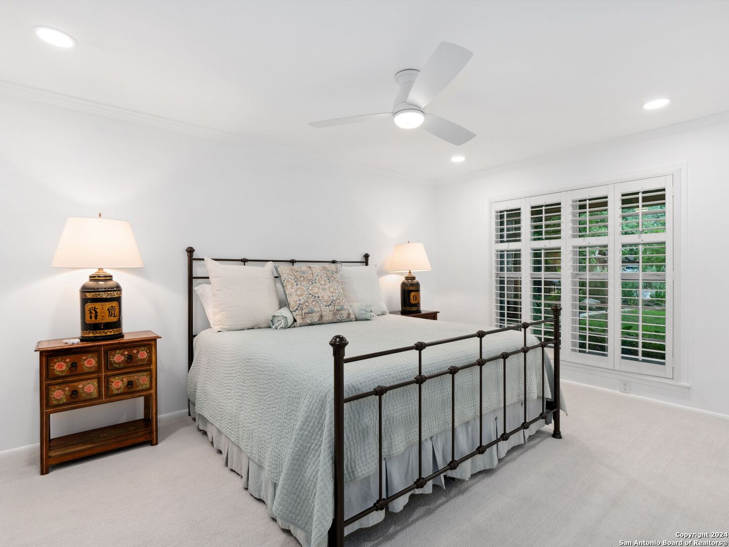 320 LAKEVIEW TER
