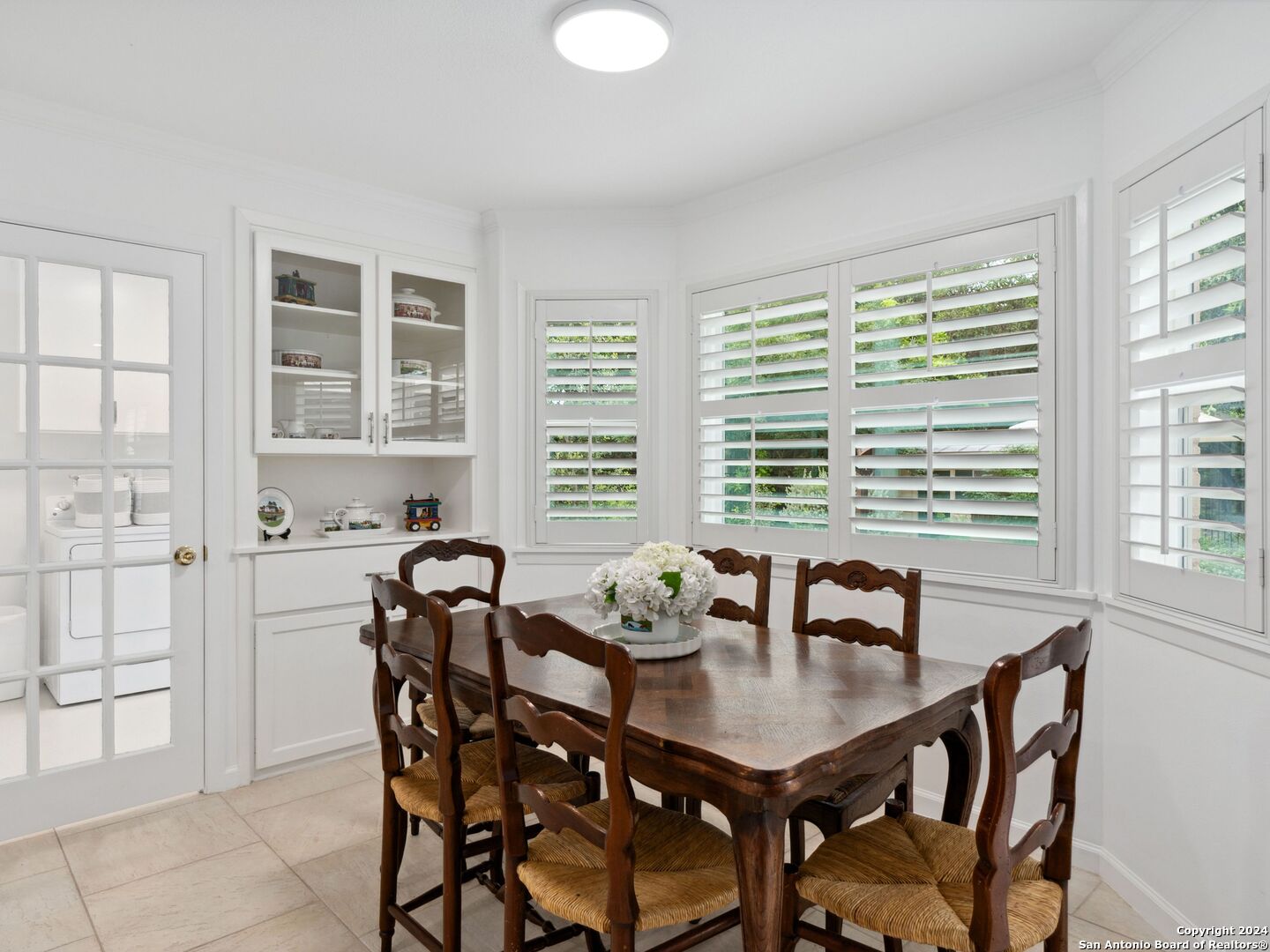320 LAKEVIEW TER