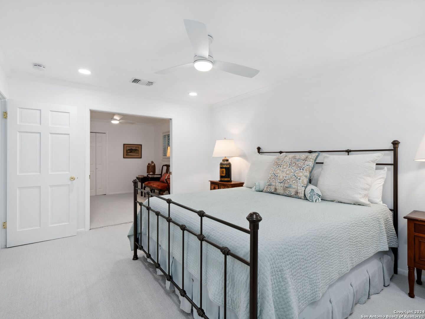 320 LAKEVIEW TER