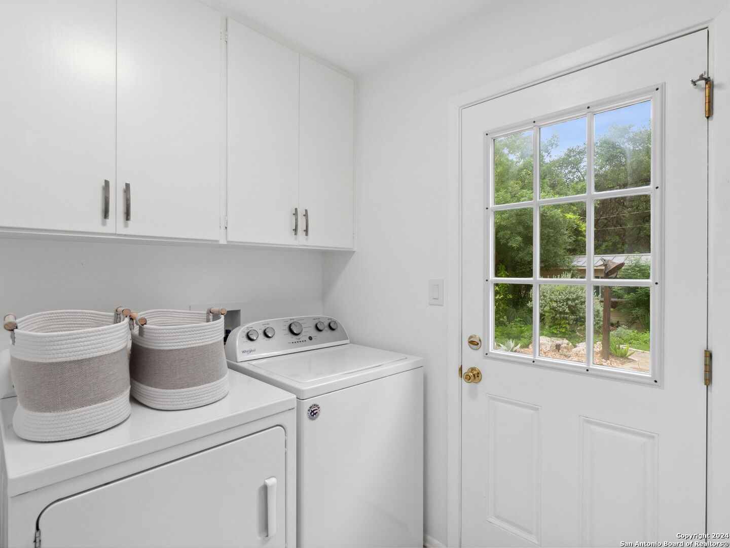320 LAKEVIEW TER