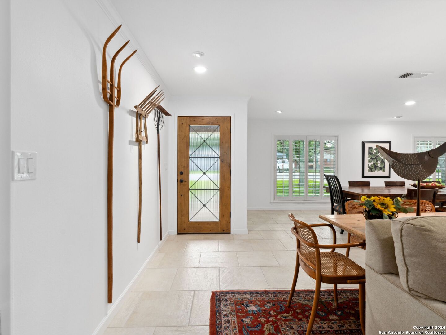 320 LAKEVIEW TER